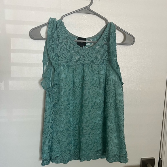 Lace Floral Tank 🤍 - Picture 1 of 4